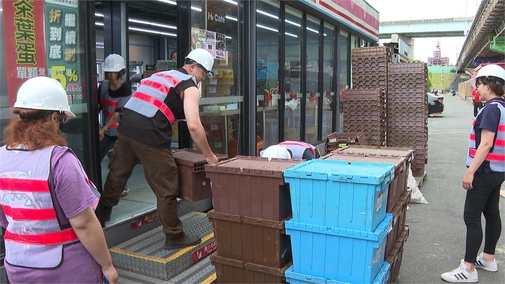 丹娜絲陸警!超商整間搬走、宮廟升空「躲颱風」