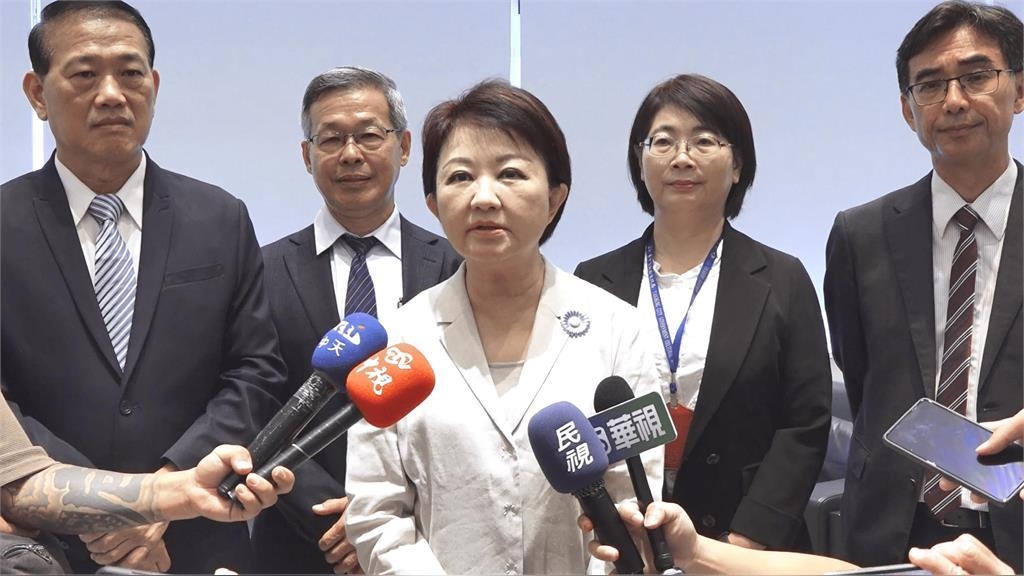 台中連兩晚慘淹!盧秀燕視察稱「雨用倒的」 周軒轟講廢話:市民早就知道了 台中連兩晚慘淹!盧秀燕視察稱「雨用倒的」 周軒轟講廢話:市民早就知道了
