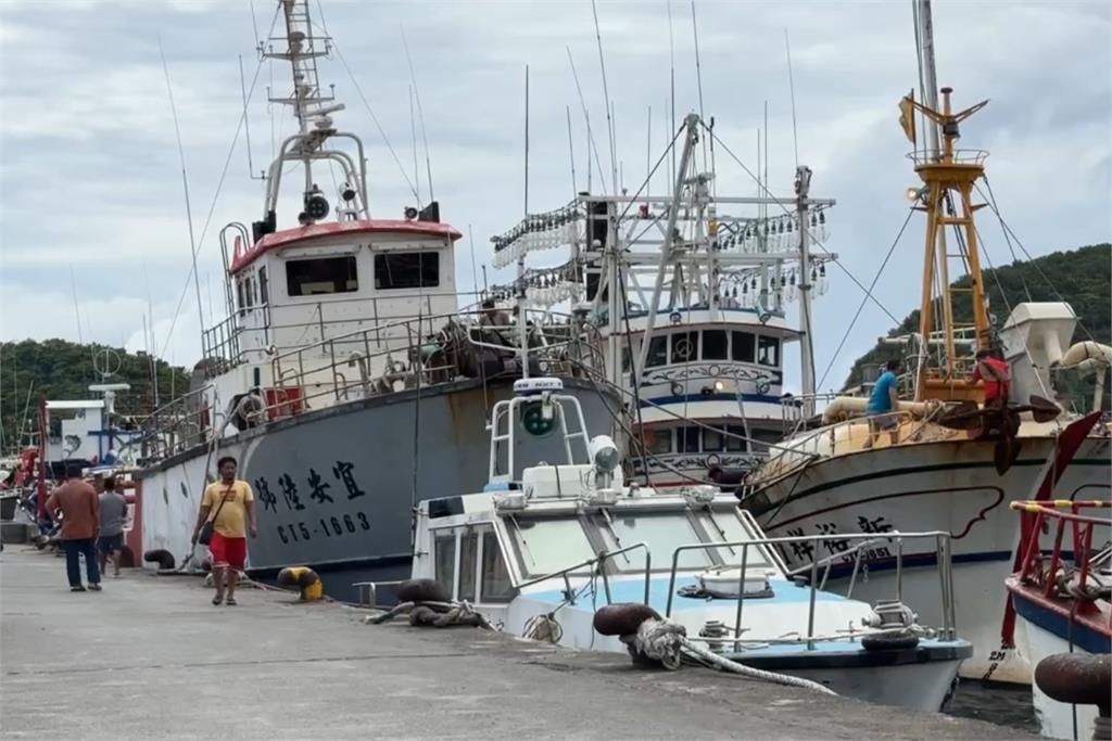 快新聞/不怕死?丹娜絲進逼「宜蘭外澳衝浪客堅持下海」 南方澳乏人問津