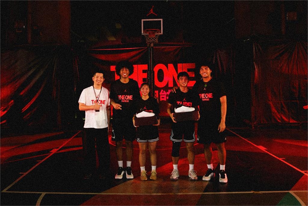 HBL/少年單打之王!「南湖幸宇勝稱王、北一彭郁榛封后」前進北京挑戰世界列強