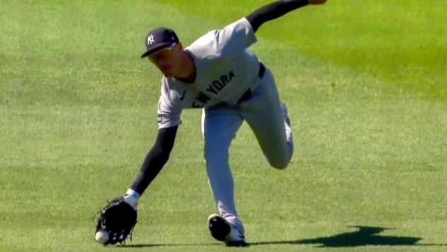 MLB(影)／「被臨檢」演出一箭雙鵰超美技拯救洋基！「法官」盛讚：簡直完美