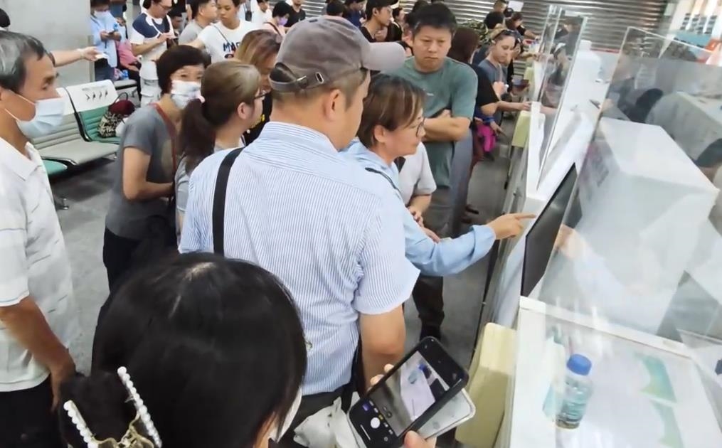 颱風攪局!出國旺季遇丹娜絲來襲 金門、桃園機場航班大亂