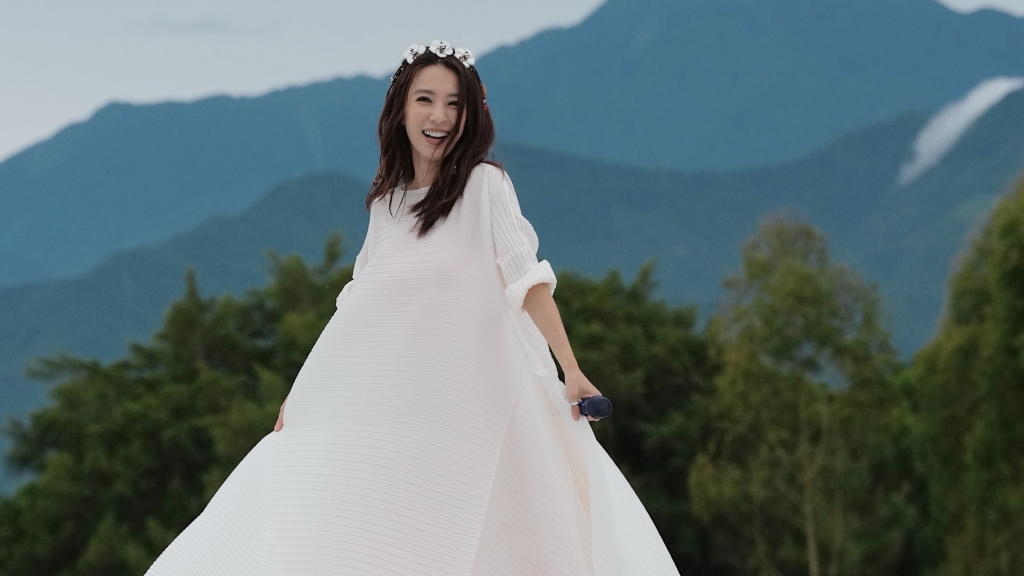 田馥甄巡演巧碰丹娜絲！ 無畏風雨照開唱 她揭「演出奇蹟」：謝謝天公伯