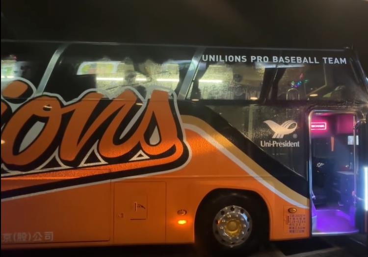 統一獅隊巴颱風夜衝國道 台南Josh轟球團:運氣差一點就整隊滅團