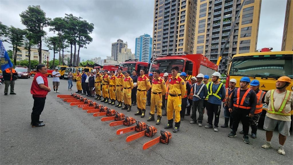 快新聞／丹娜絲重創嘉義　高市府派98人、各式機具支援救災