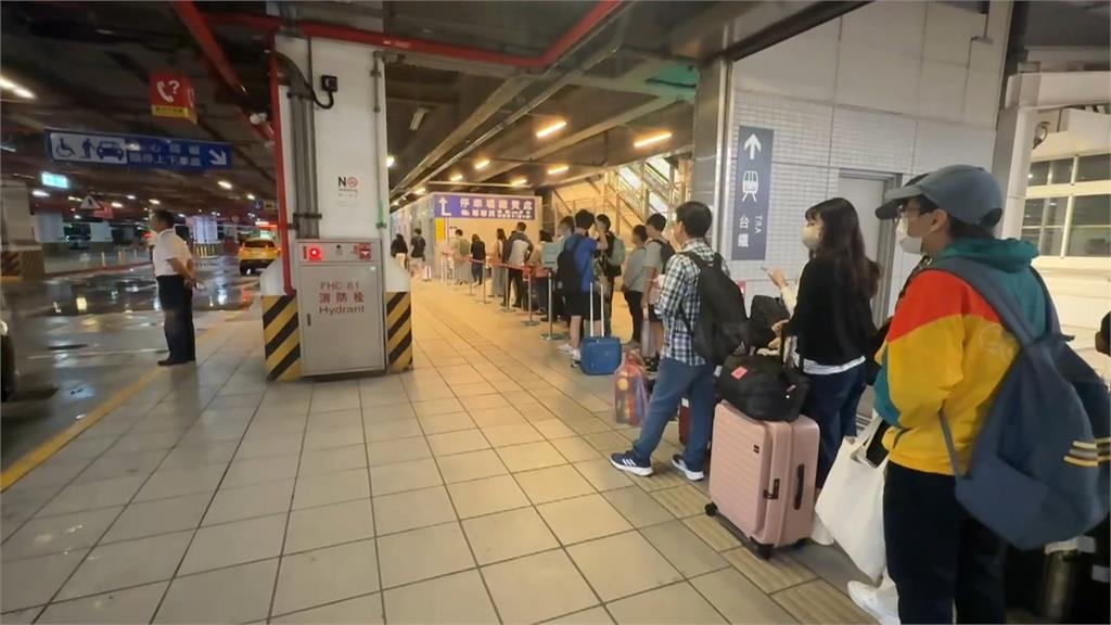 丹娜絲夜襲高鐵害停電停駛! 乘客遇狂風暴雨:「以為在拍屍速列車」