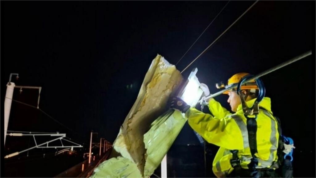 丹娜絲夜襲高鐵害停電停駛! 乘客遇狂風暴雨:「以為在拍屍速列車」