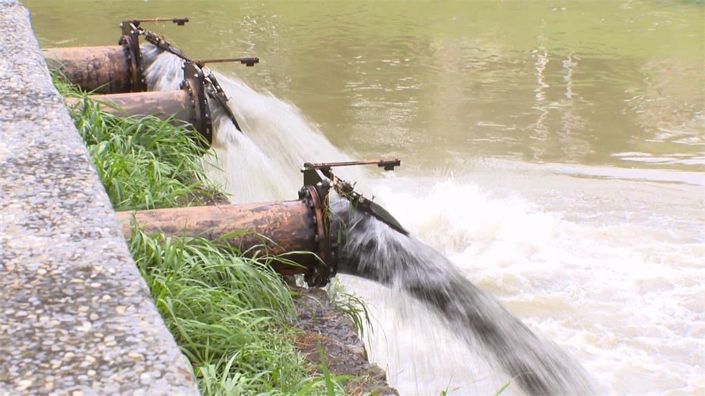 丹娜絲來襲「寶珠溝」水淹40公分 市府:瞬間大雨宣洩不及