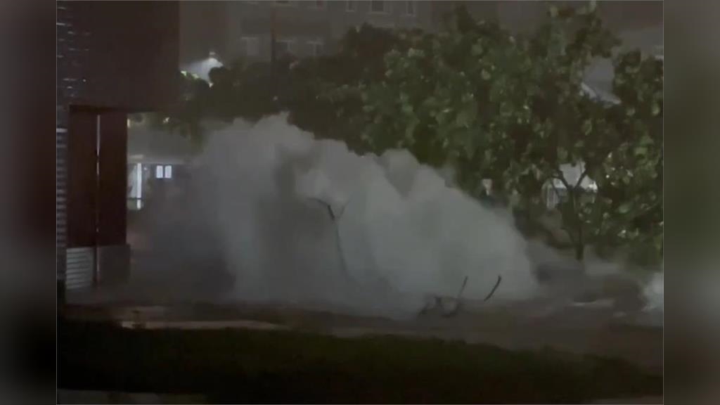 人禍？丹娜絲暴雨強襲「高雄汙水廠管線破裂」　50戶居民慘泡水