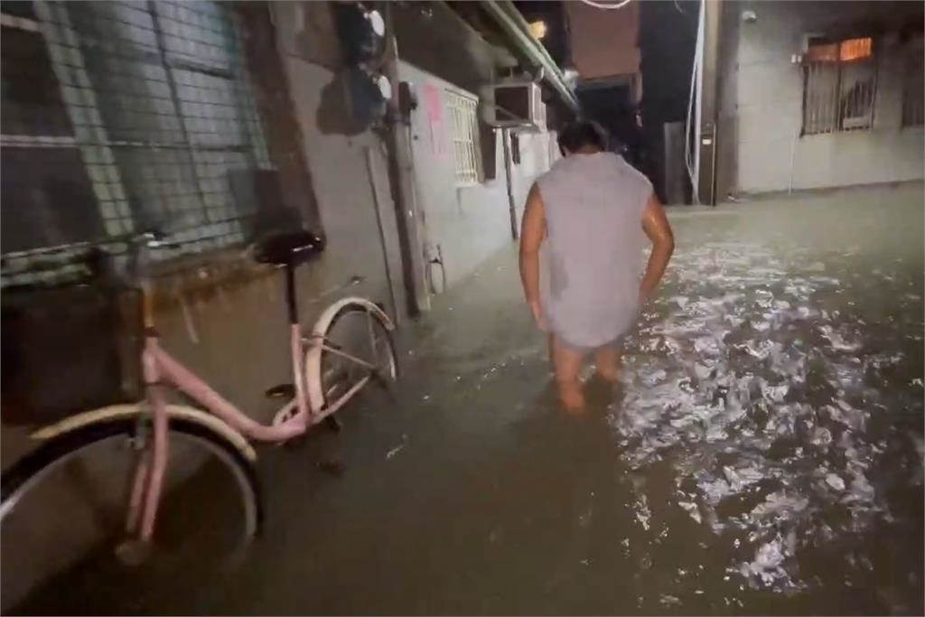 快新聞/人禍?丹娜絲暴雨強襲「高雄汙水廠管線破裂」 50戶居民慘泡水