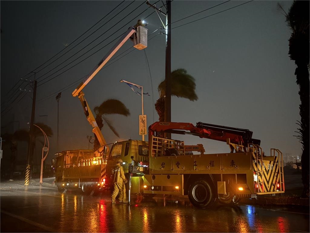 颱風夜停電戶數高達56萬多戶  尚有41萬戶沒電可用