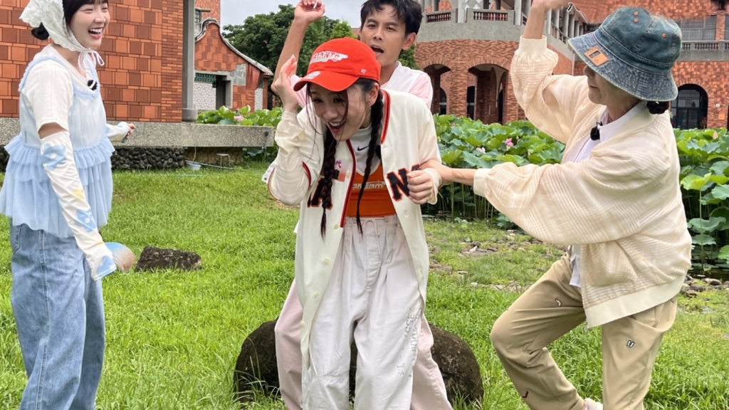 籃籃、阿翔闖鬼屋嚇慘！ 節目來賓突崩潰「爆哭拒錄」急被人攙扶