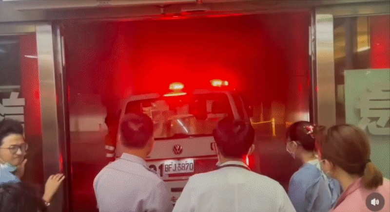 丹娜絲「撞進嘉義」120年首見!14級風「吹走救護車」失重驚悚片流出