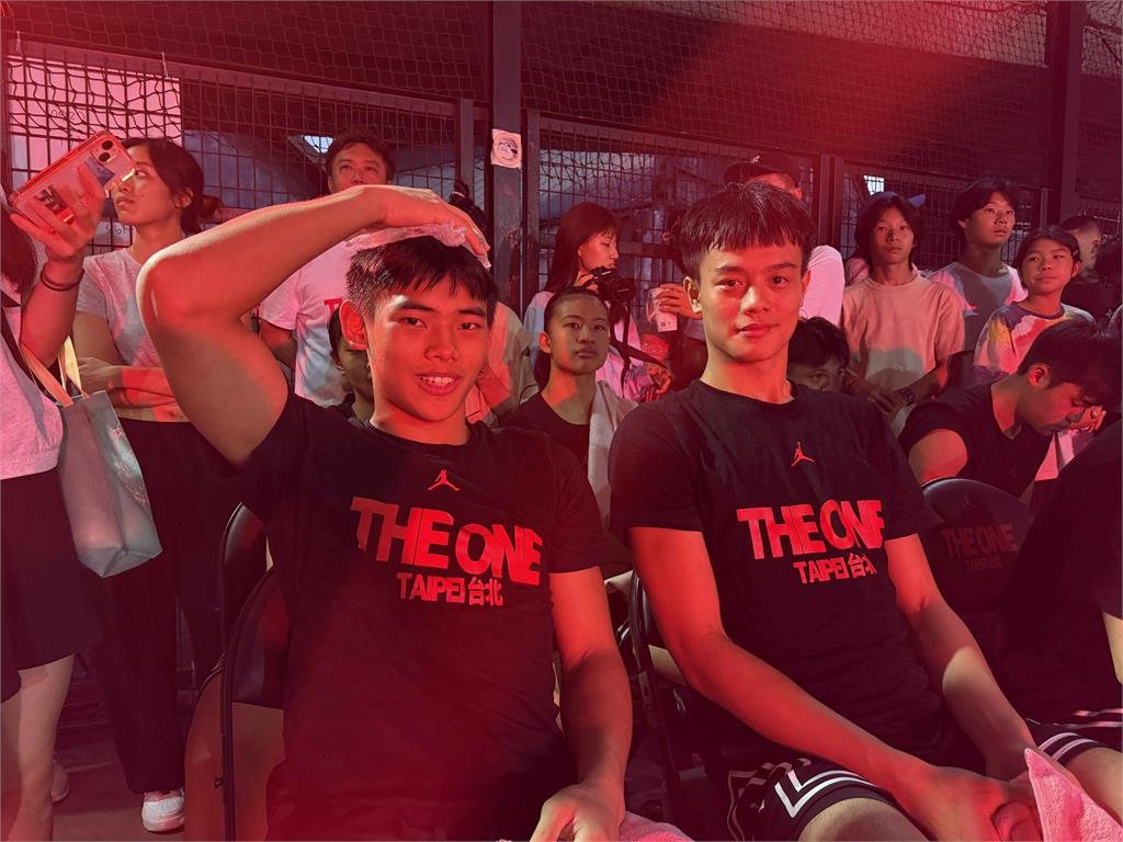 HBL(影)/台版灌籃高手!「南湖雙少兄弟鬩牆」街頭單挑出現「爭籃板球夢幻場景」