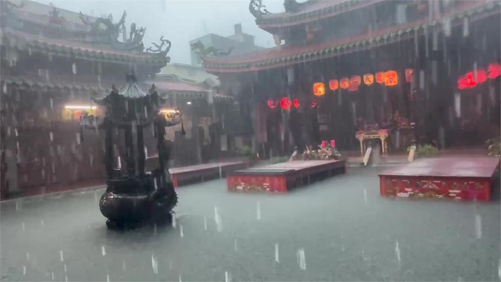 雨彈狂炸彰化「水淹膝蓋走不了」!縣長王惠美「僅做1事」遭網灌爆:咕嚕咕嚕