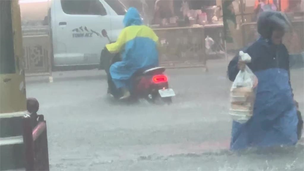 雨彈狂炸彰化「水淹膝蓋走不了」!縣長王惠美「僅做1事」遭網灌爆:咕嚕咕嚕