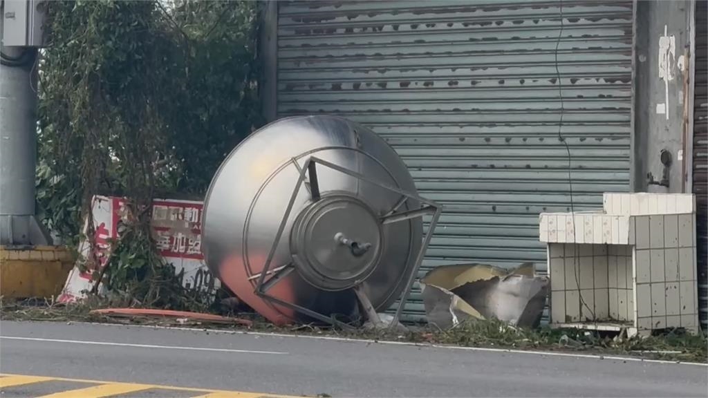 丹娜絲颱風重創義竹鄉 鐵皮屋頂全掀飛、民眾停水停電2天以上