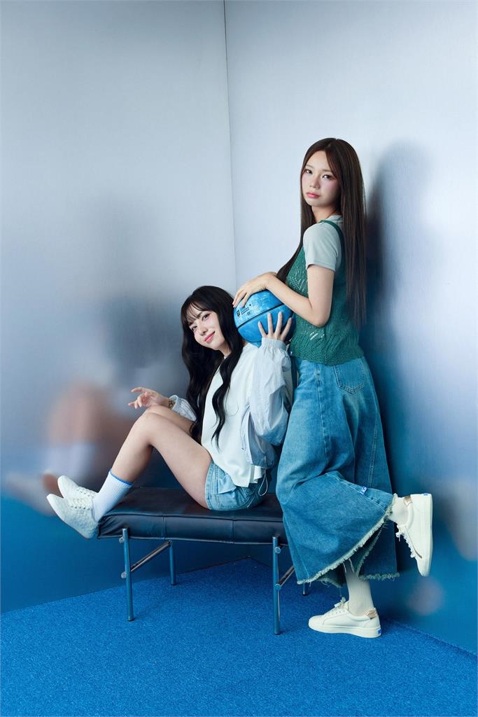 韓國啦啦隊女神李素泳、朴恩惠 出任知名小白鞋品牌大使