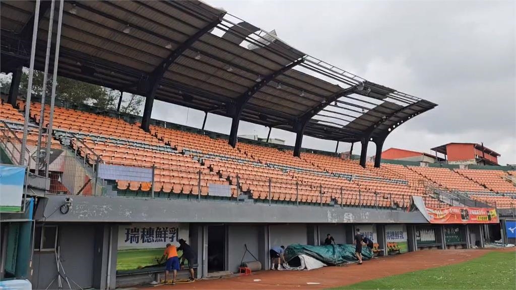 中職／台南棒球場屋頂遭颱風吹掀！賽程受影響、統一獅將更換場地