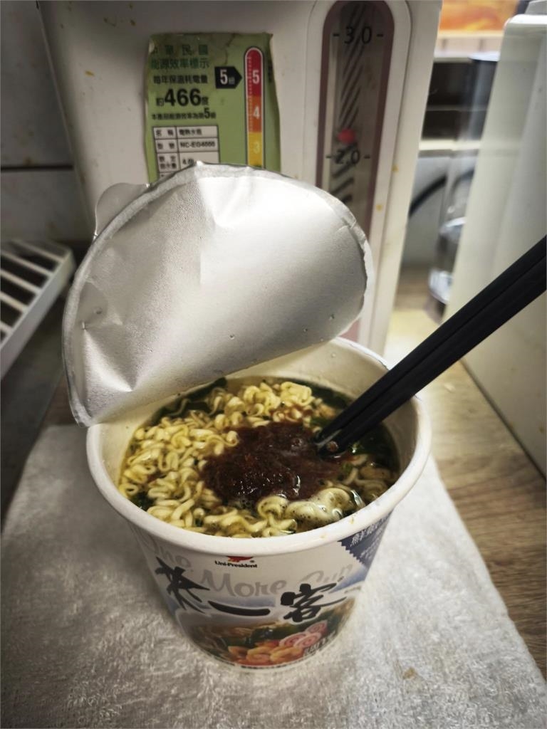 颱風天吃膩泡麵了？內行點名加「這1味」一吃就上癮…全網跟風：買到停不下來