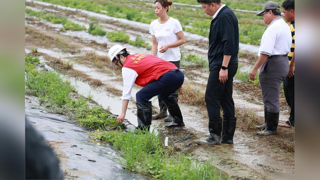 再衝第一線！陳其邁赴岡山、梓官勘災　指示加速辦理農損救助