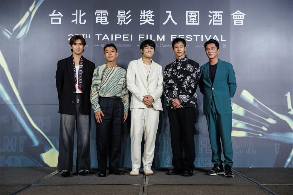 泰籍影帝萬洛「卡關找翻譯」超Q反應萌翻全場!「1句話」惹哭媒體…網讚:被圈粉了