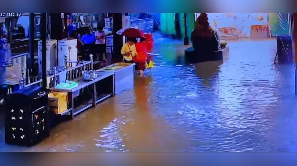 南投暴雨！紫南宮廣場秒變泳池　「10分鐘淹小腿肚」影像曝