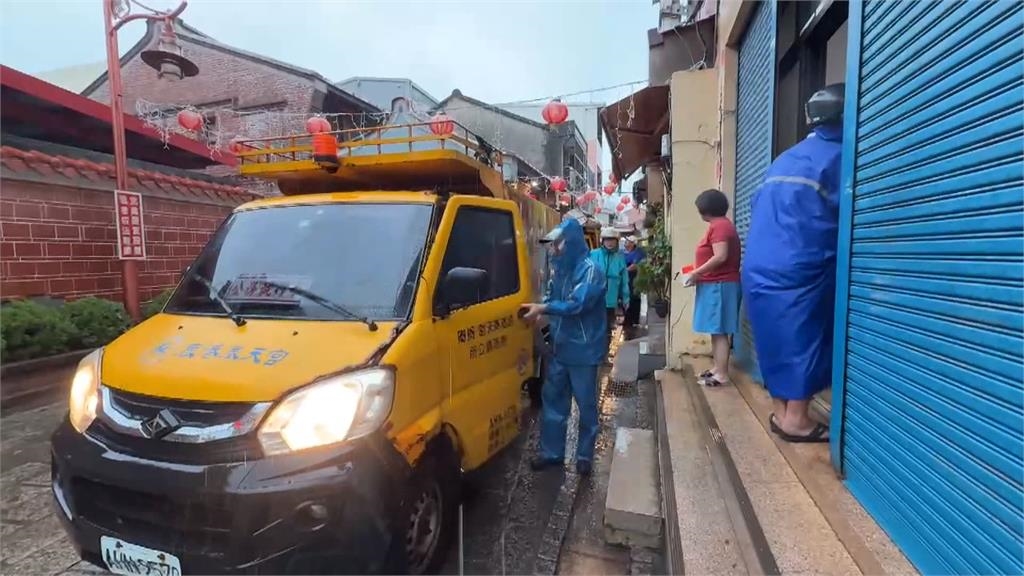 鹿港大雨狂淹數百人苦等「倒垃圾」 民眾:史詩級災難巨片