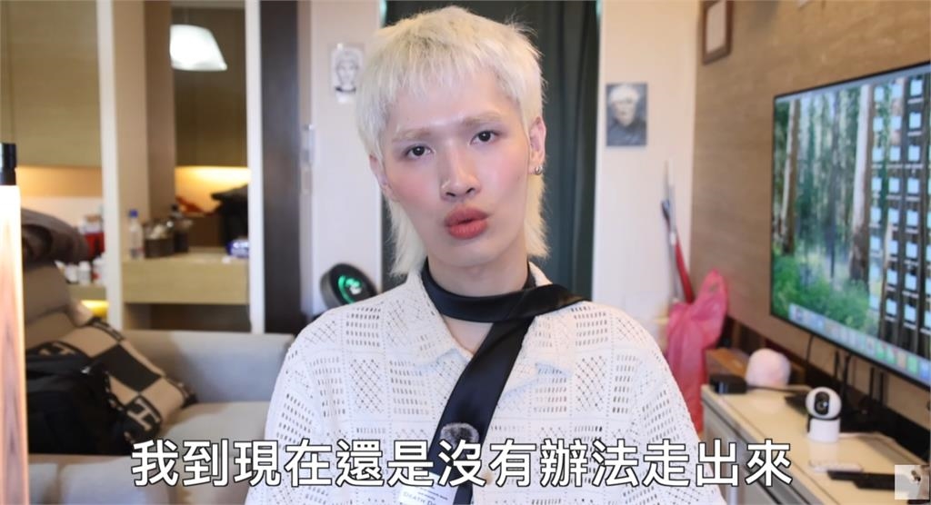 鍾明軒怒比中指嗆台灣「不是我要的民主」!下秒宣布赴中:老娘是真的愛中國