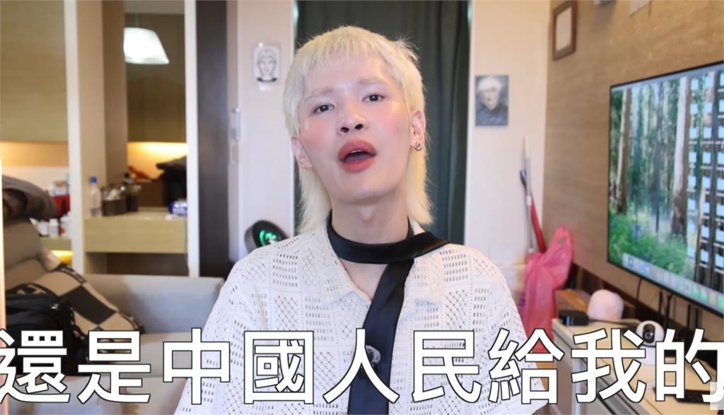 鍾明軒怒比中指嗆台灣「不是我要的民主」!下秒宣布赴中:老娘是真的愛中國