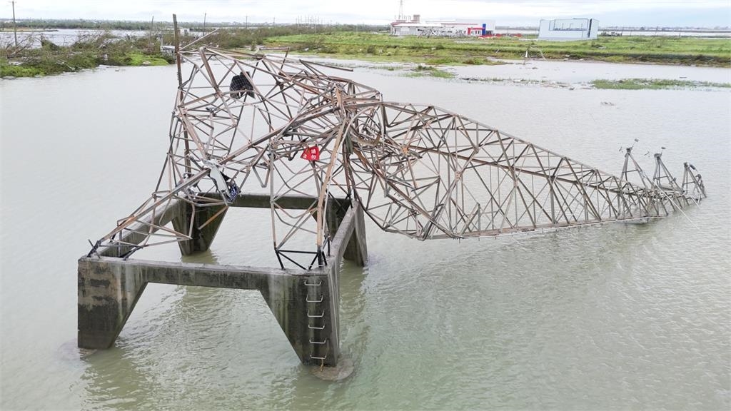 67小時救回光明！百名台電英雄「掛滿電塔」網友看哭：謝謝你們