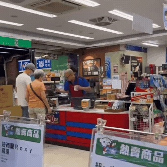 「結帳超人」出現了!眼鏡哥「1秒1商品」驚人畫面曝光…請支援收銀被終結