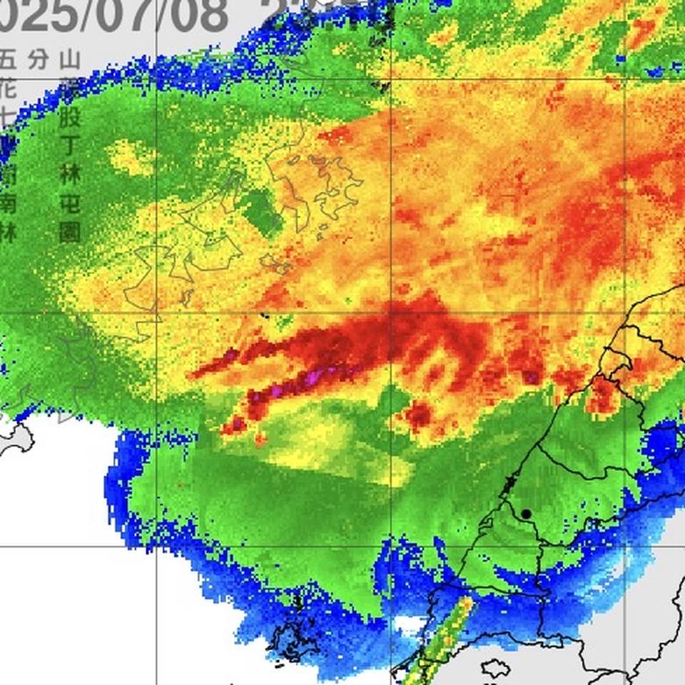屏東「龍捲風、水龍捲」齊發！「10秒狂舞畫面」民眾憂心：願無損傷