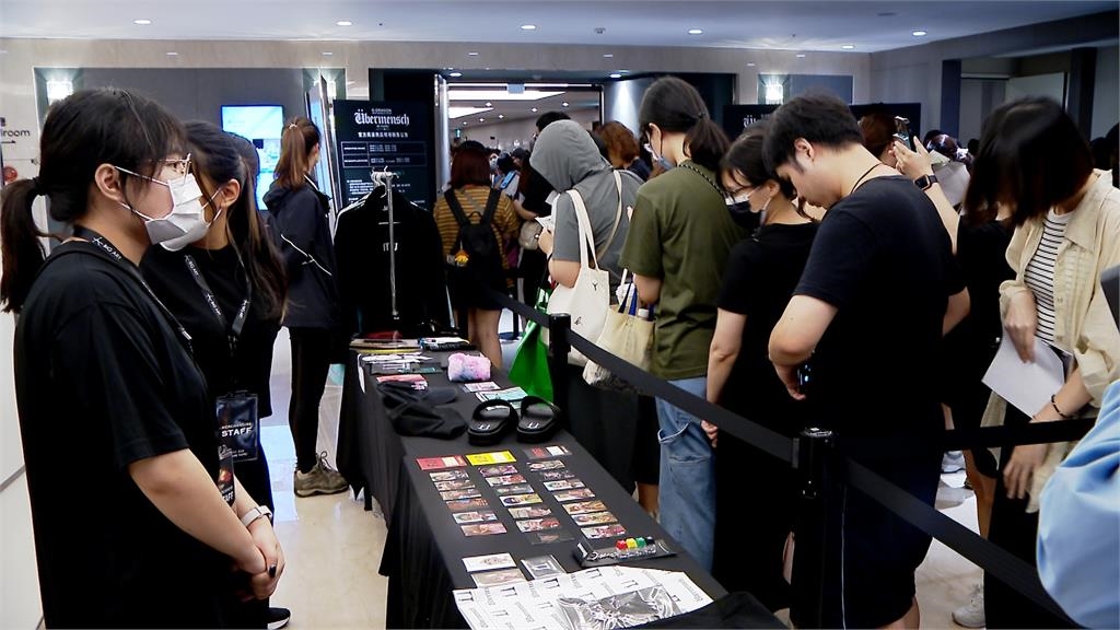 GD連三天台北開唱！周邊商品開賣　粉絲夜排小巨蛋會場「繞兩圈」