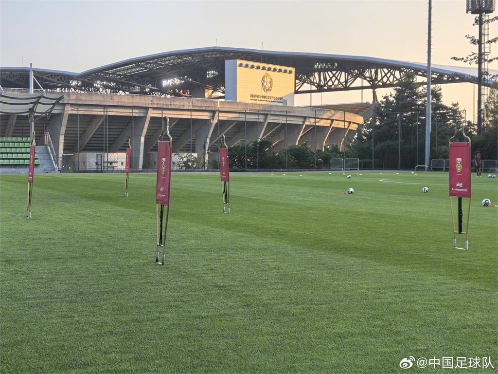 足球/出國比賽還是採購?東亞盃中國隊慘輸 23球員帶657件行李遭酸變代購