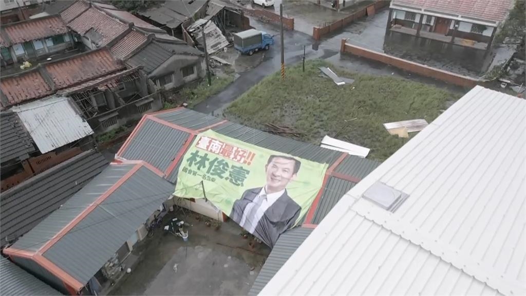 林俊憲捐廣告帆布助暫遮風避雨　網友笑：裝錯面他就盯著你睡覺