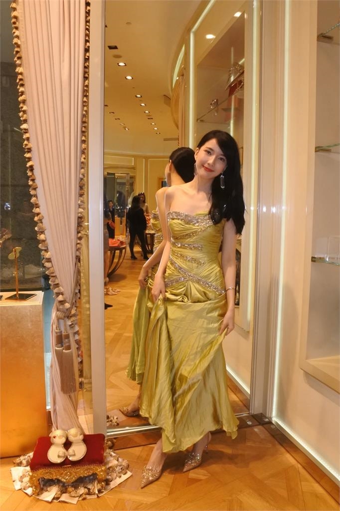 「台大5姬」陳匡怡怪文連發掀議!突喊被粉絲糾纏「開戰了」:不是正常人