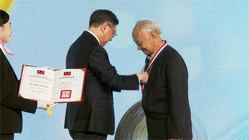 吳晟、傅明光及楊麗花 獲頒行政院文化獎章