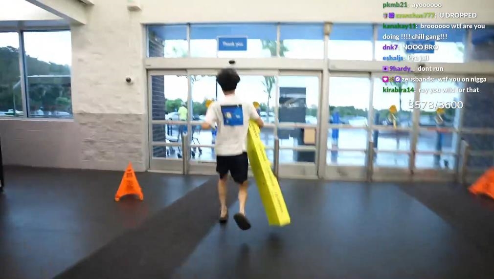 台灣最強高中生「直播偷貨架」震驚全網!美式賣場出手「強行壓制」真相大反轉