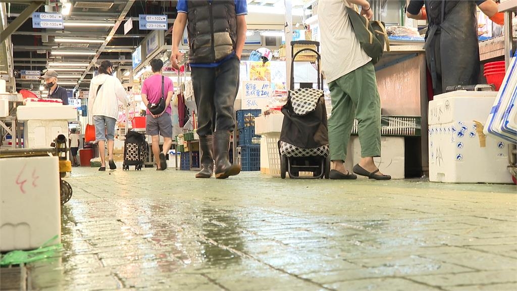 環南市場開幕首日就被罵 攤商怨「生意掉7成、動線亂」