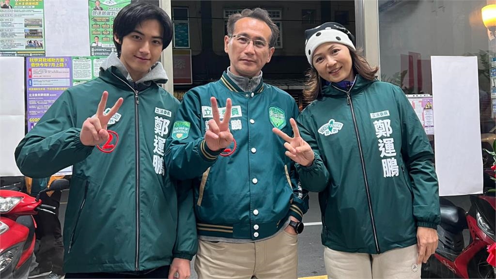 鄭運鵬17歲「帥兒德德」停更1年回歸!暴改「禁慾系西裝男」網又暈:長大了