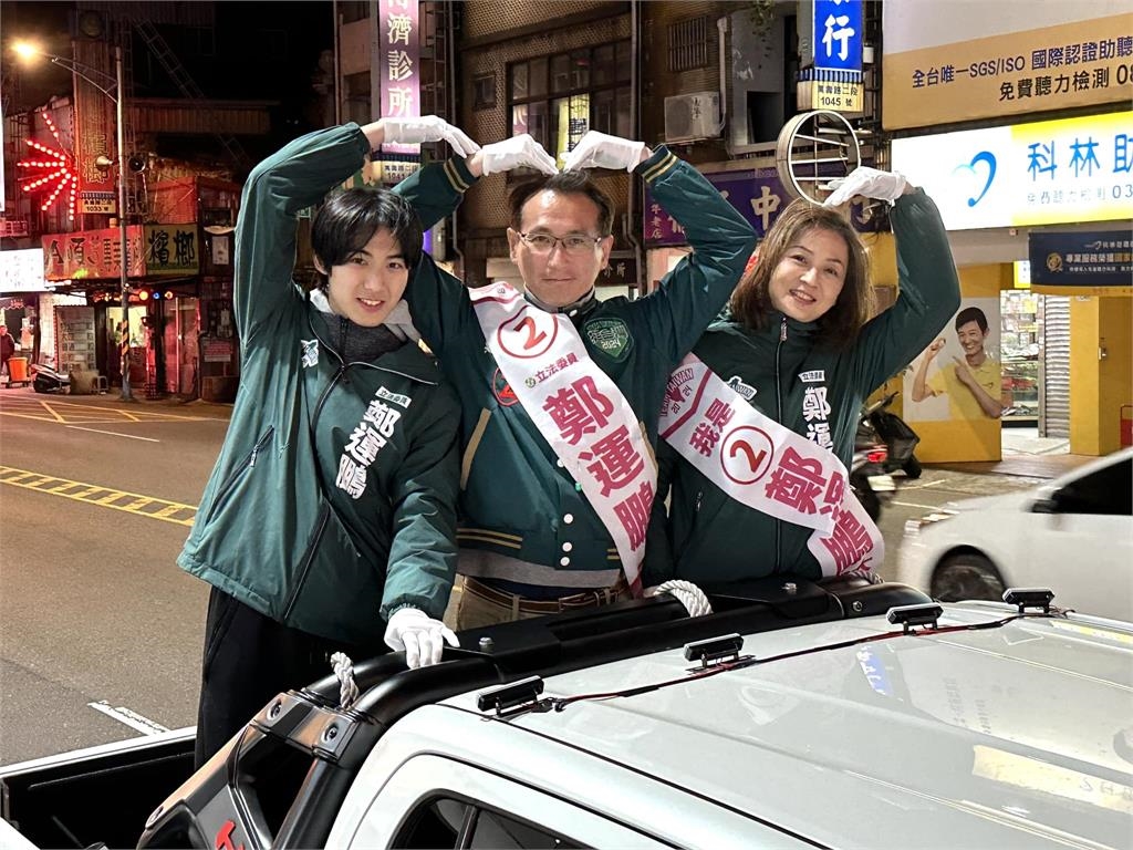 鄭運鵬17歲「帥兒德德」停更1年回歸!暴改「禁慾系西裝男」網又暈:長大了