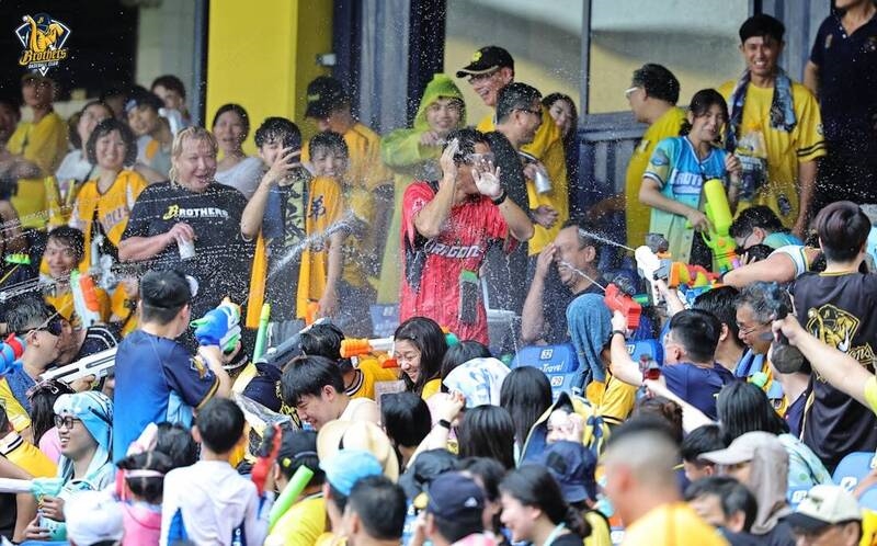 中職/中信兄弟「涼水祭」果然消暑解熱!票房開紅盤 本季洲際第3多!