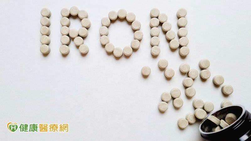 二價鐵、三價鐵差在哪？維生素C可加強吸收？一文看懂鐵劑選擇與服用須知！