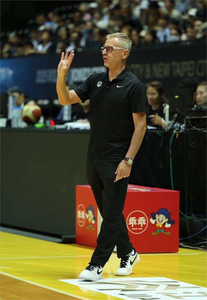 籃球/賀家兄弟上演灌籃秀率隊大勝澳洲34分!總教練圖齊大讚:「這一方面」執行很好