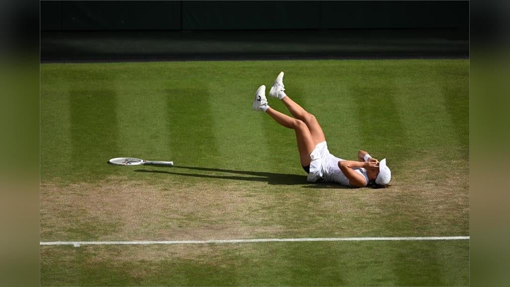 溫網(影)／百年來首度兩個貝果完封對手！史薇泰克制霸溫布頓決賽封后