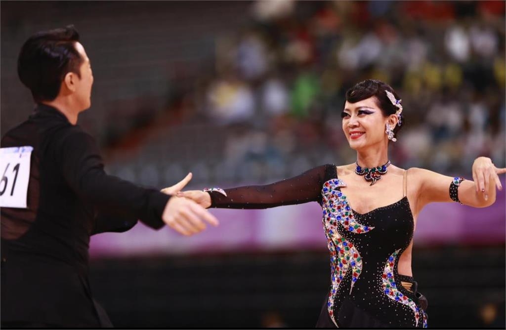 台8女星「深夜手舉借條」畫面流出!認了「欠錢」真實狀況全還原