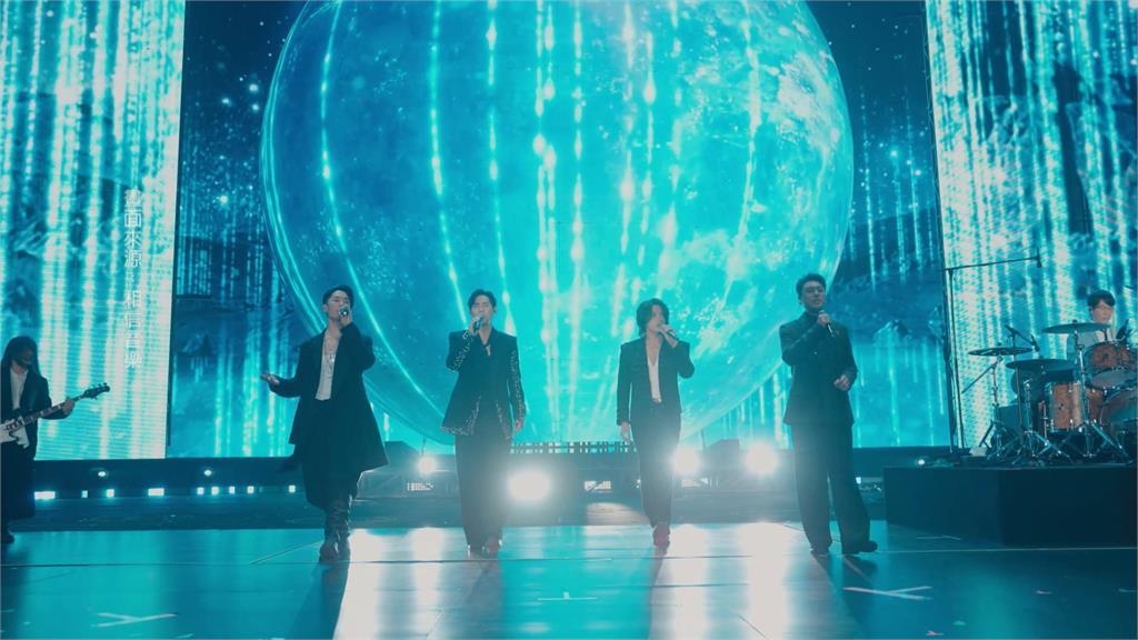 五月天、F4世紀同台！　攜手獻唱「流星雨」全場回憶殺