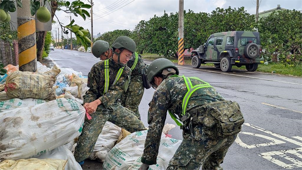快新聞/拚復舊! 國軍第四、第五作戰區挺進嘉南協助災民