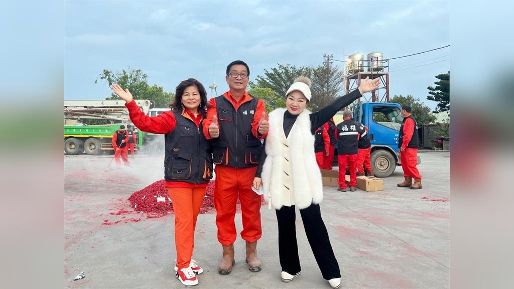 拋磚引玉！白冰冰力讚工程董事長劉亦亮熱心助災